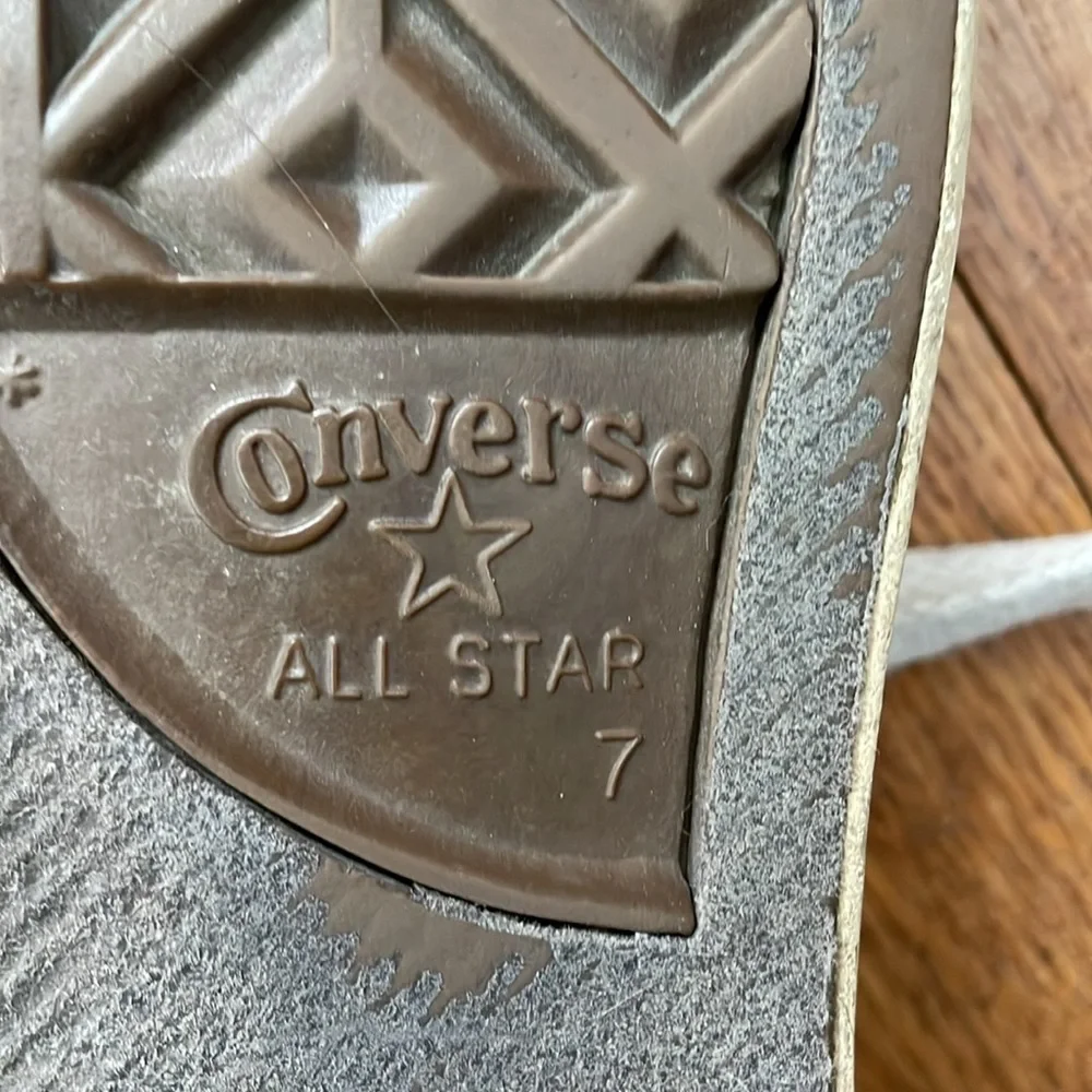 Converse low tops. Women’s size 10 - Picture 3 of 4